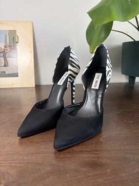 Steve Madden Black Pointed Pumps with Zebra-Print Heel